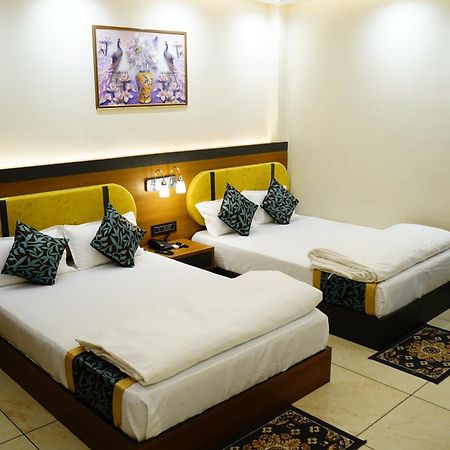 Hotel Shakuntla Palace - 400 Meters Away From Vishnu Pad Temple 7 Mins Walk Гая Екстериор снимка