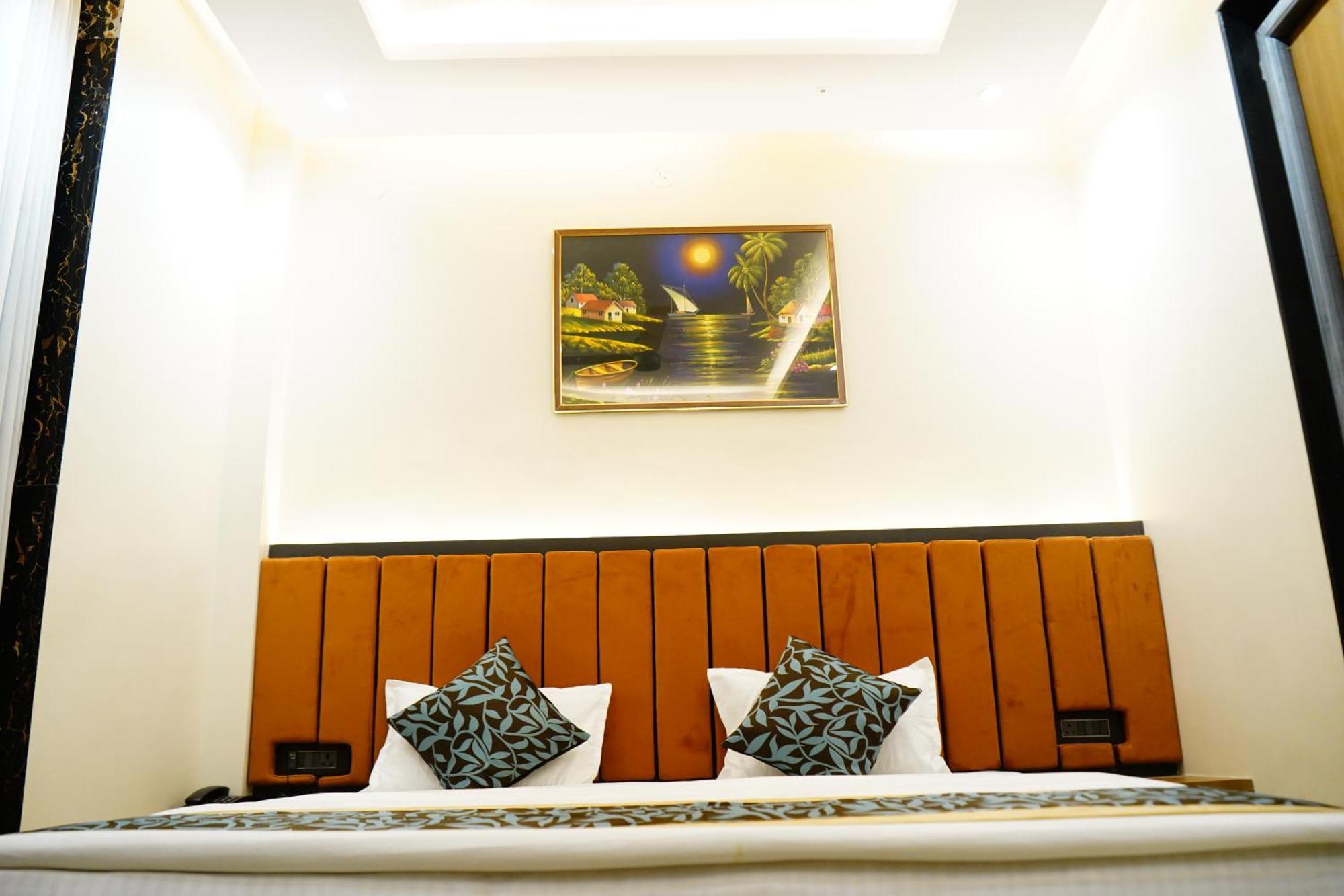 Hotel Shakuntla Palace - 400 Meters Away From Vishnu Pad Temple 7 Mins Walk Гая Екстериор снимка