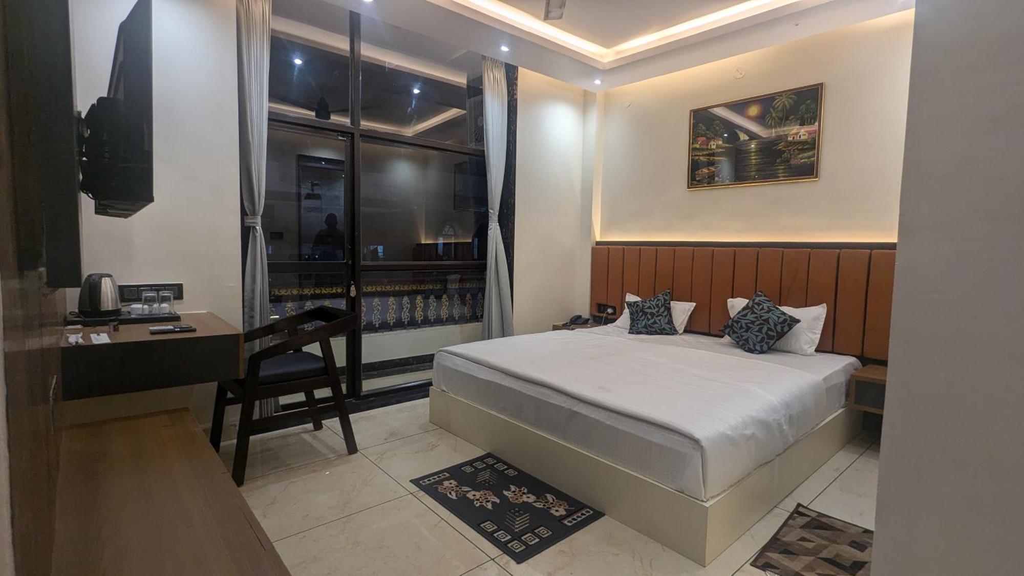 Hotel Shakuntla Palace - 400 Meters Away From Vishnu Pad Temple 7 Mins Walk Гая Екстериор снимка