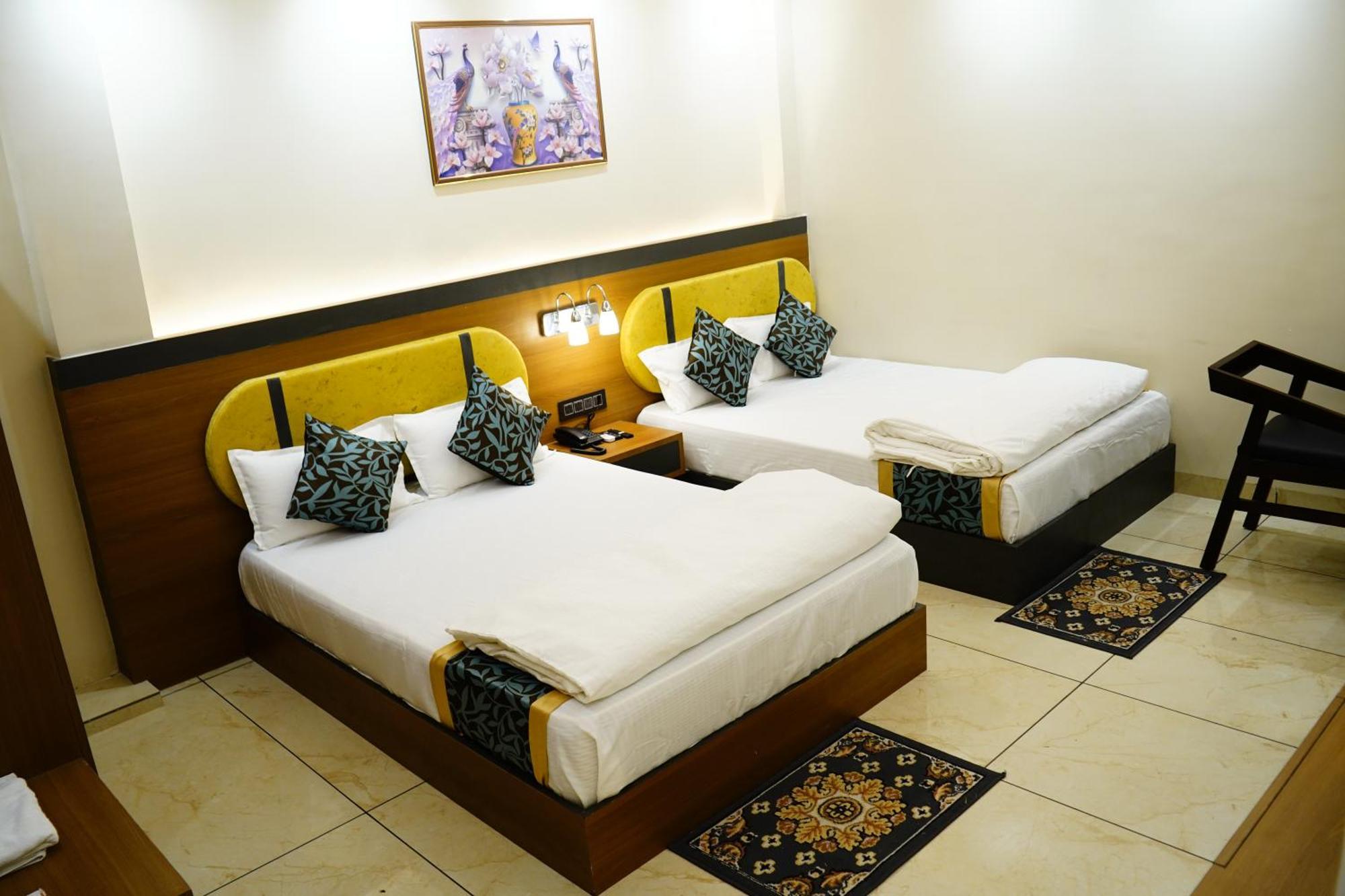 Hotel Shakuntla Palace - 400 Meters Away From Vishnu Pad Temple 7 Mins Walk Гая Екстериор снимка