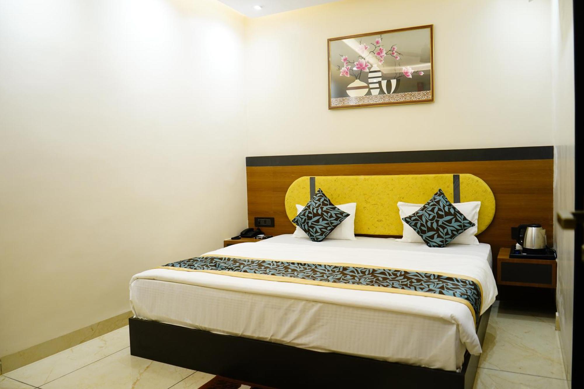 Hotel Shakuntla Palace - 400 Meters Away From Vishnu Pad Temple 7 Mins Walk Гая Екстериор снимка