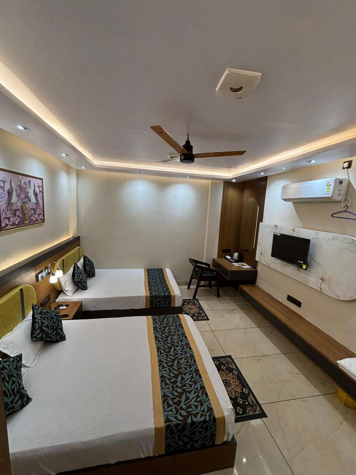 Hotel Shakuntla Palace - 400 Meters Away From Vishnu Pad Temple 7 Mins Walk Гая Екстериор снимка